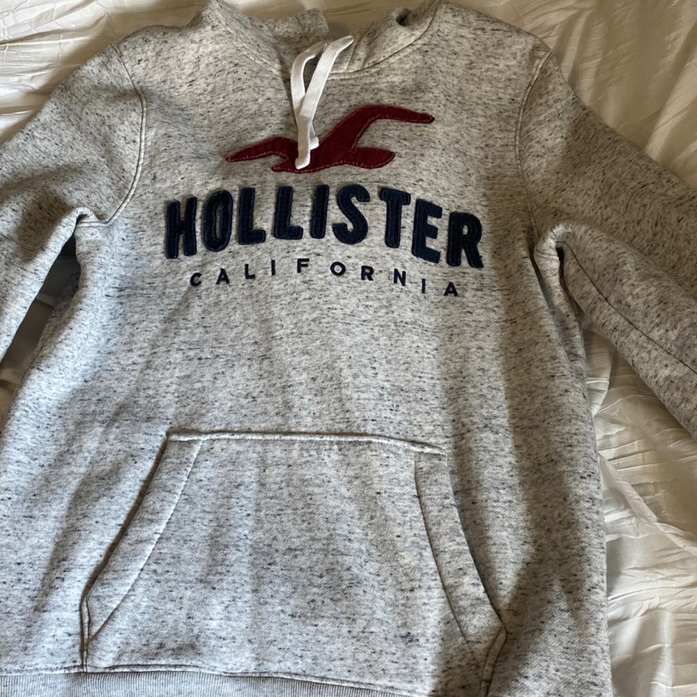 Hollister front logo hoodie- grey